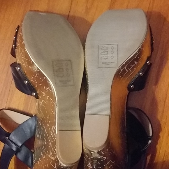 Gold wedge Heels - Picture 6 of 6